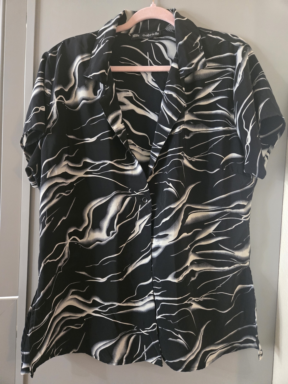 Mlle Gabrielle Black and White Swirl-Print Short Sleeve Button Shirt
